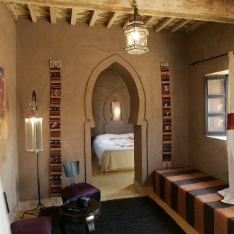 Ανατολικό στυλ σε καφέ εσωτερικό.