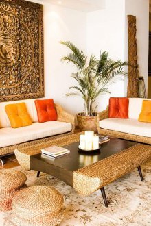 Ανατολικό στυλ στο εσωτερικό με πάνελ.