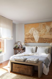 Διαρρύθμιση επίπλων σε υπνοδωμάτιο με διακόσμηση