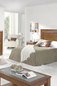 Διαρρύθμιση επίπλων στο υπνοδωμάτιο με έπιπλα βελανιδιάς