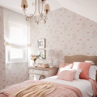 Διαρρύθμιση επίπλων στο υπνοδωμάτιο με ταπετσαρία