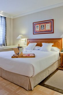 Έπιπλα στο υπνοδωμάτιο με παρκέ