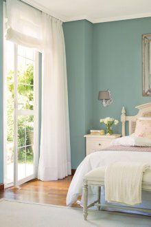 Διαμόρφωση επίπλων σε μια κρεβατοκάμαρα της Προβηγκίας