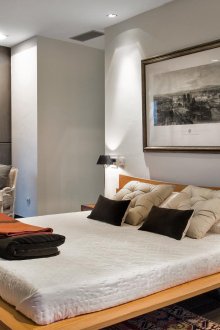 Διαμόρφωση επίπλων σε υπνοδωμάτιο με μπάνιο