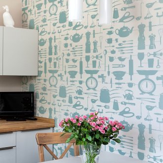 Τυρκουάζ ταπετσαρία κουζίνας με ένα μοτίβο