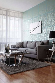 Τυρκουάζ ταπετσαρία στο διαμέρισμα