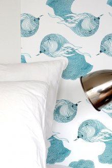 Τυρκουάζ ταπετσαρία στο υπνοδωμάτιο