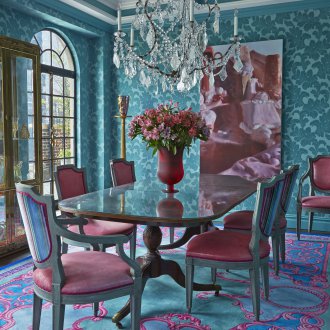 Τυρκουάζ ταπετσαρία στην τραπεζαρία