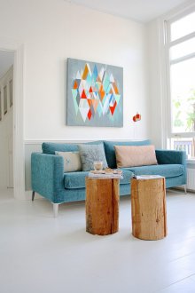 Μπλε σαλόνι με λευκό χρώμα