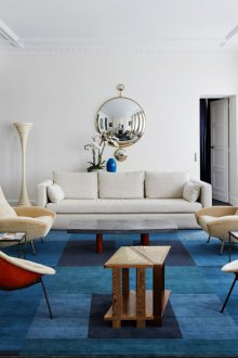 Καθιστικό με μπλε χαλί