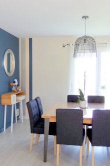 Μπλε σαλόνι με διαμέρισμα