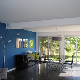 Μπλε σαλόνι τραπεζαρία