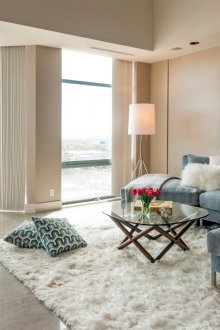 Μπλε σαλόνι σε διαμέρισμα στούντιο