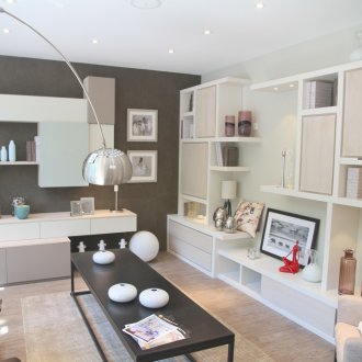 Τοίχος σε ένα δωμάτιο ζωγραφισμένο δρυός