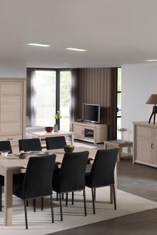 Τοίχος σε ένα δρύινο σαλόνι