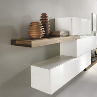 Ο τοίχος στο σαλόνι είναι γυαλιστερό