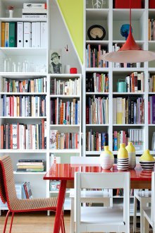 Τοίχος στο καθιστικό για βιβλία