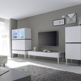 Ο τοίχος στο σαλόνι με το στυλ του μινιμαλισμού