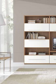 Τοίχος στο σαλόνι κάτω από την τηλεόραση