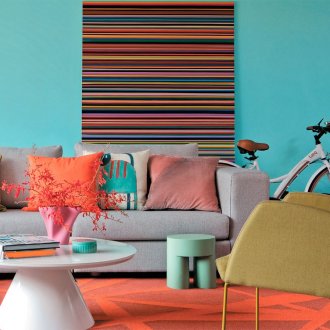 Τυρκουάζ σχέδιο σαλονιού με πορτοκαλί πινελιές