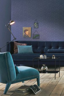 Σχεδιασμός μπλε καθιστικού με έπιπλα από τιρκουάζ