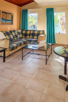 Μεσογειακό στιλ με τιρκουάζ σχεδιασμό σαλόνι