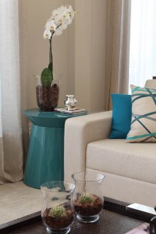 Τιρκουάζ τραπέζι στο καθιστικό