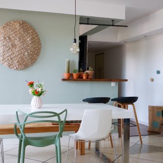 Φωτεινό τιρκουάζ σχεδιασμό σαλόνι