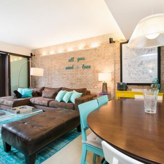 Σχεδιασμός του τιρκουάζ σαλόνι με συσκευές