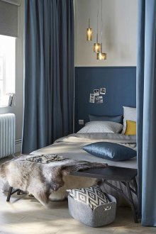 Κομοδίνο πάνω από το κρεβάτι μπλε