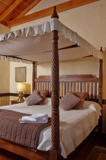 Κάλυμμα χώρας πάνω από το κρεβάτι