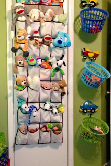 Αποθήκευση παιχνιδιών στην πόρτα