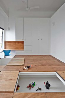 Αποθήκευση παιχνιδιών στο βάθρο