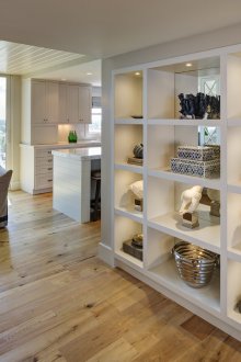 Διαχωρισμός μεταξύ της κουζίνας και του καθιστικού με διακόσμηση