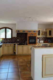 Διαχωρισμός μεταξύ της κουζίνας και του σπιτιού στυλ