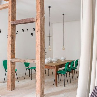 Ρουστίκ διαμέρισμα μεταξύ κουζίνας και καθιστικού