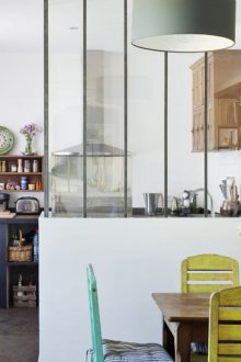 Διαχωρισμός μεταξύ κουζίνας και τραπεζαρίας