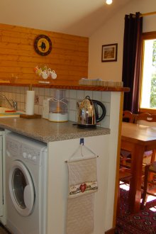 Waschmaschine in der Küche im Haus