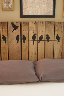 Ξύλινο κεφαλάρι με πουλιά