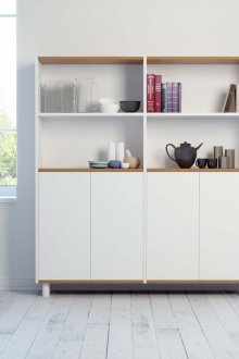 Το μπουφέ στο σαλόνι είναι λευκό