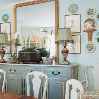 Το σαλόνι στο καθιστικό είναι μπλε