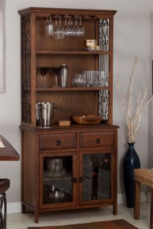 Μπουφέ στο σαλόνι με διακόσμηση από σφυρήλατο σίδερο