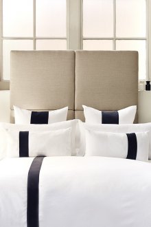 Υψηλή μπεζ κεφαλάρι για κρεβάτι