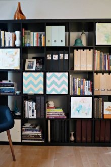 Το μπουφέ στο σαλόνι είναι μοντέρνο