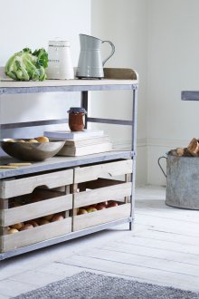 Ντουλάπι σε χαλύβδινο δωμάτιο