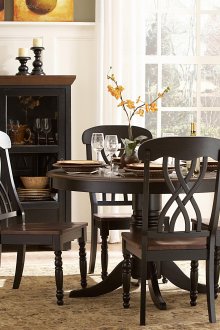 Ντουλάπα στο σαλόνι με γυάλινες πόρτες