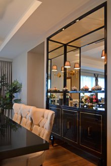 Ντουλάπα στην τραπεζαρία του σαλονιού