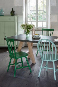 Το σαλόνι στο καθιστικό είναι πράσινο