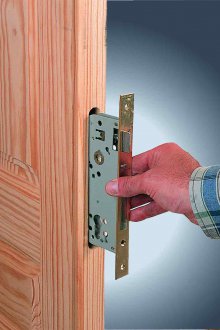 Εγκατάσταση κλειδώματος θυρών