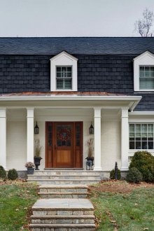 Οροφή διώροφου σπιτιού με σοφίτα